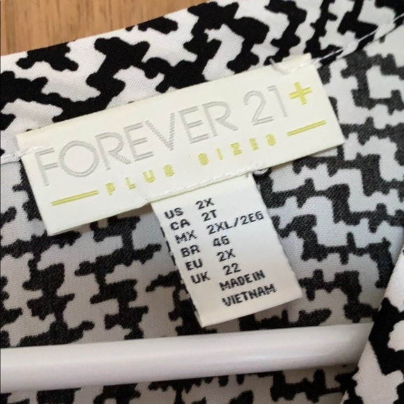 Forever 21+ Geo Print Blouse - Picture 2 of 4